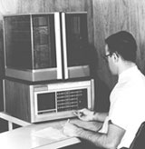 PDP-8 компьютер второго поколения. Производство корпорации DEC.
